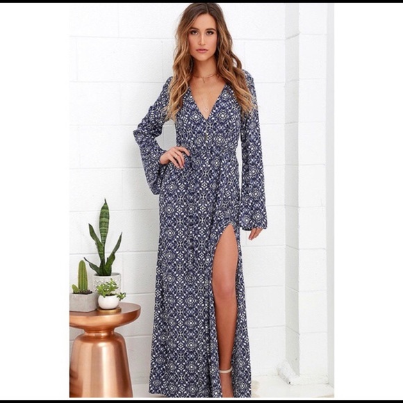 Lulus Dresses & Skirts - Lulu’s Long Sleeve Floral Maxi Side Slits Dress L